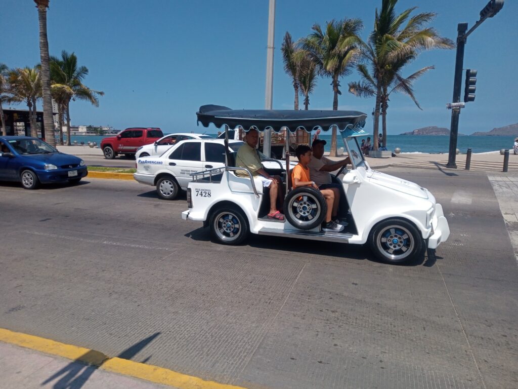 Transporte publico "Pulmonía" en Mazatlán.