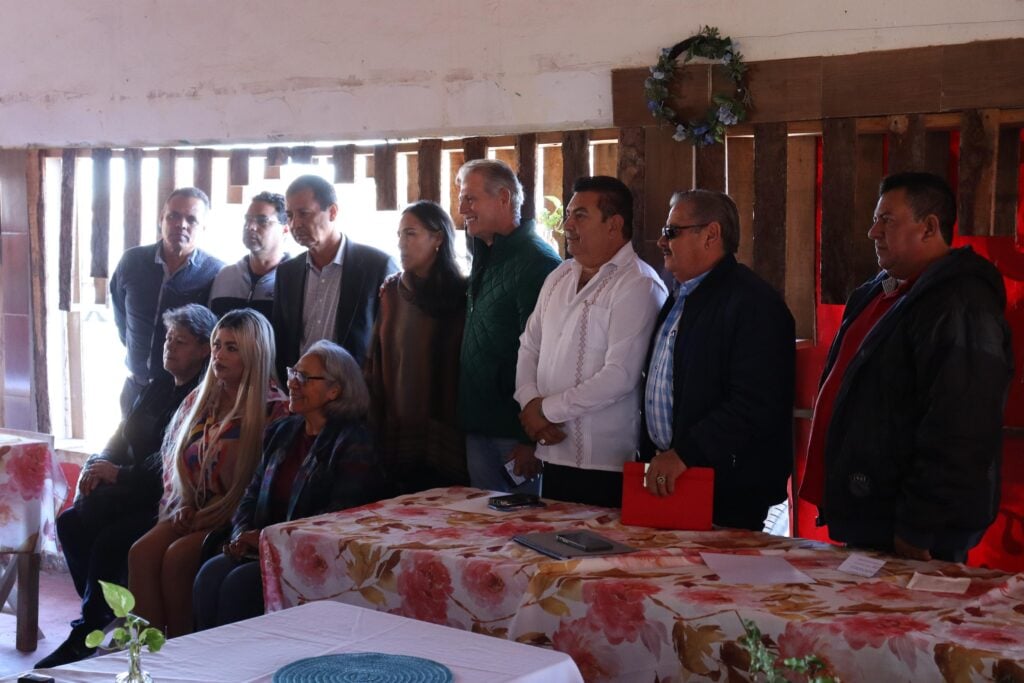 Secretario del ayuntamiento de ahome en restaurante del maviri