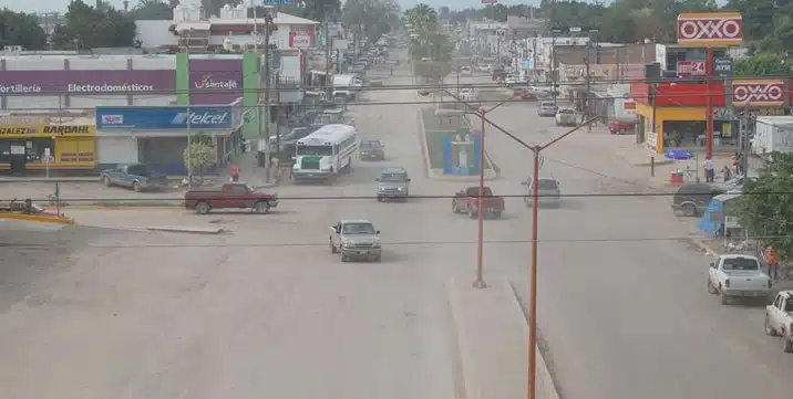 Vista de un Juan José Ríos céntrico y con afluencia de vehículos