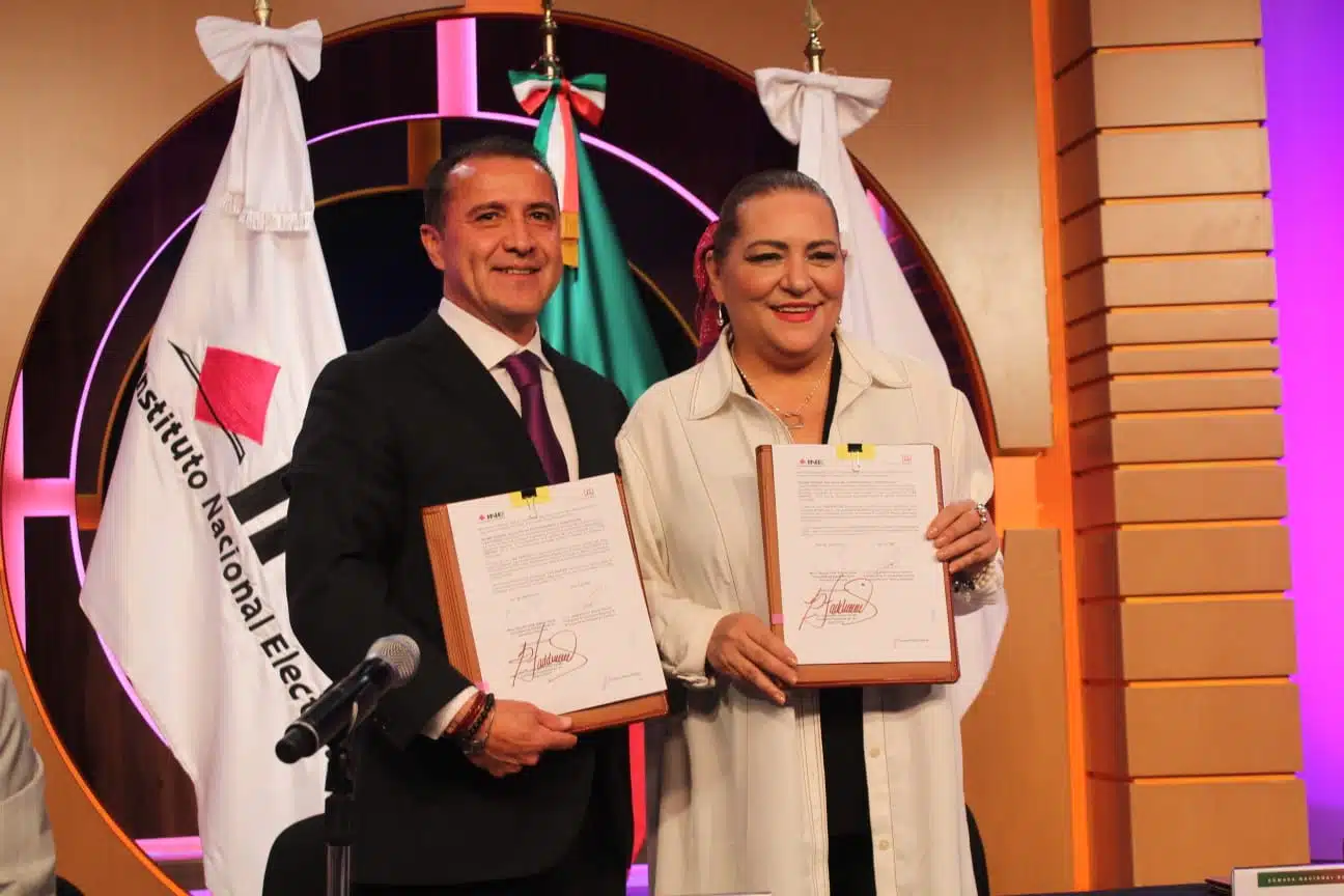 José Antonio García Herrera, presidente de la CIRT, y Guadalupe Taddei Zavala, consejera presidenta del INE