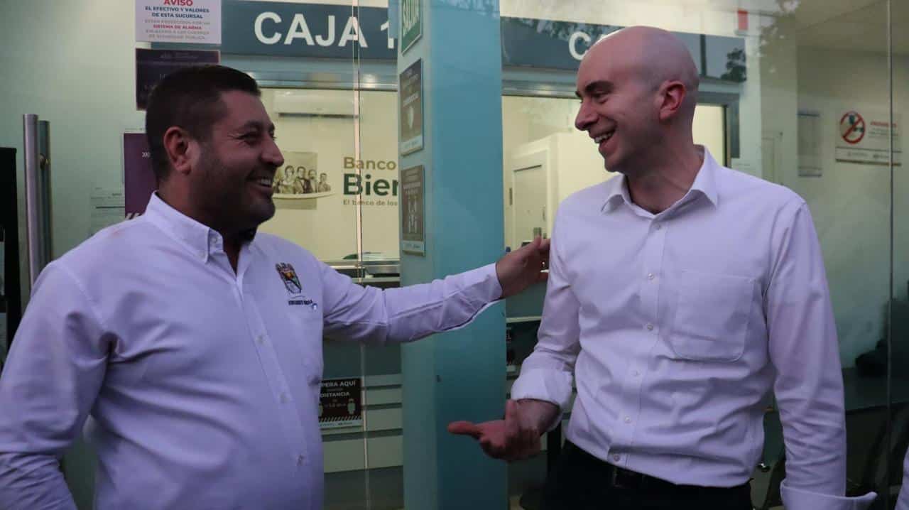 Alcalde José Paz López Elenes junto a Carlos Torres Rosas, coordinador General de los Programas para el Bienestar