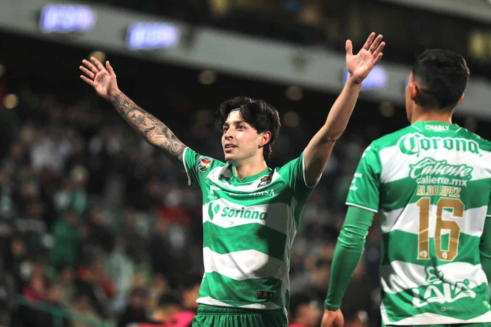 Jordan Carrillo durante un partido con el club Santos Laguna