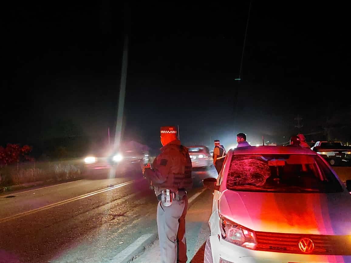Agentes de la Guardia Nacional en el lugar del accidente en Culiacán