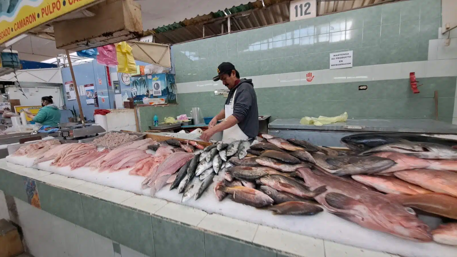 Venta de pescados y mariscos en el Mercadito Independencia