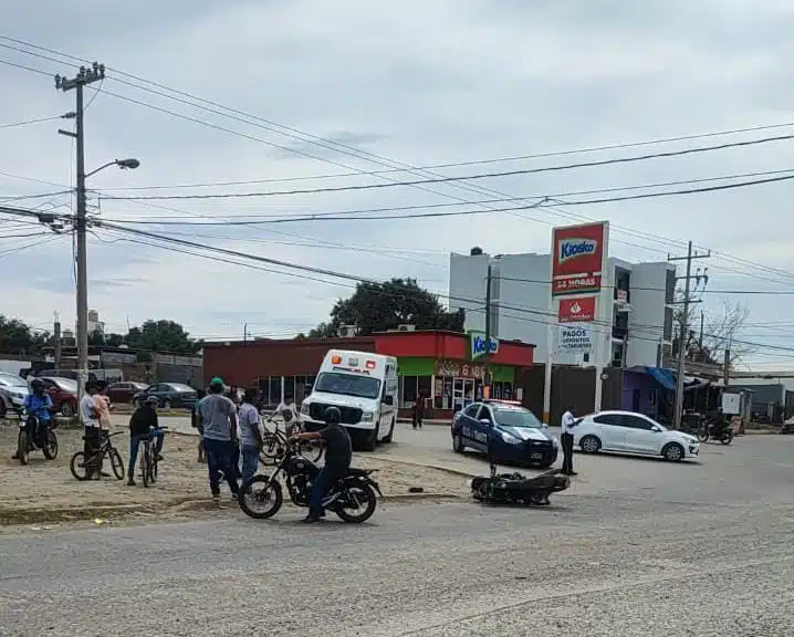 Choque entre motociclistas en colonia de Mazatlán.