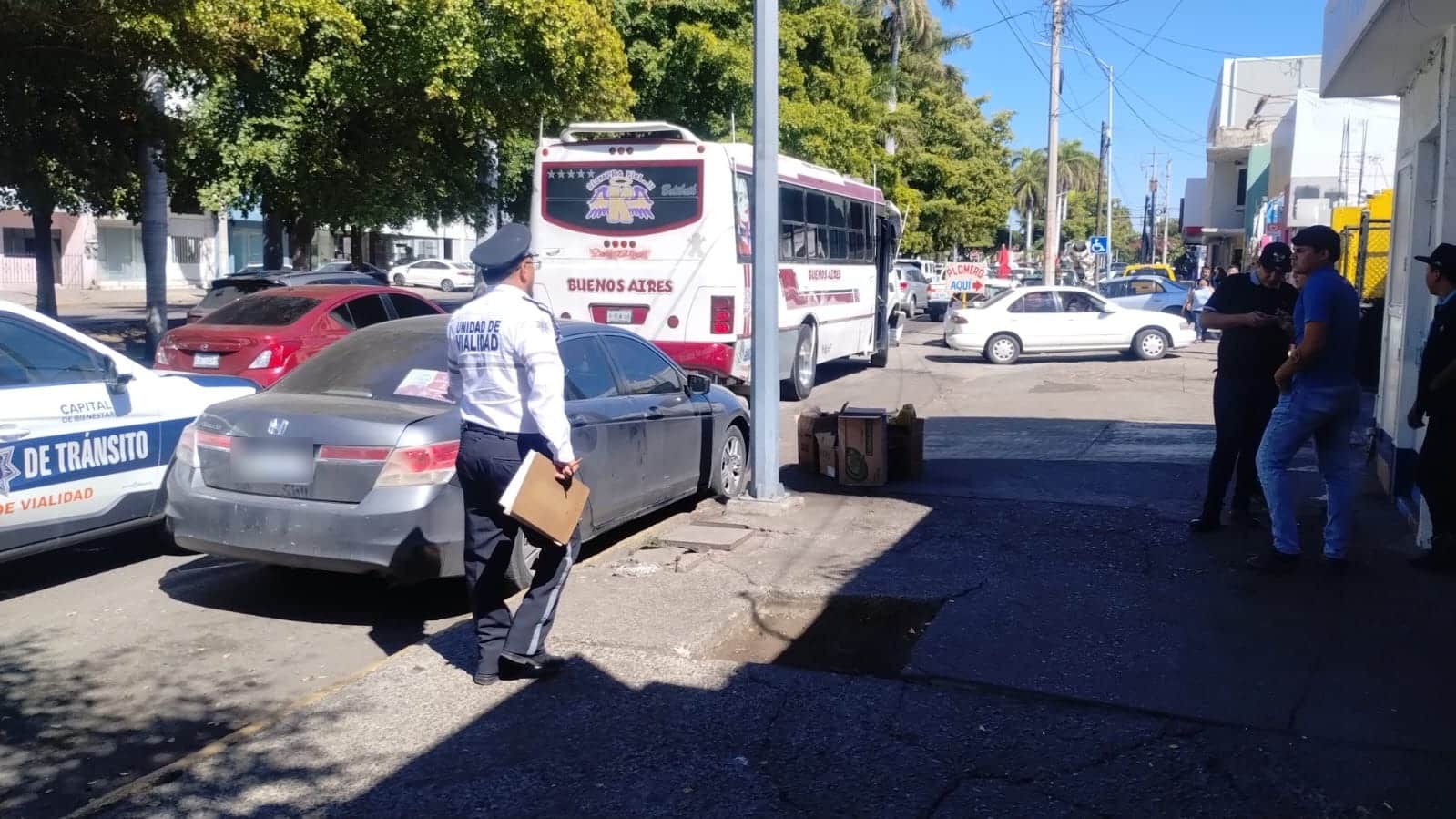 Camión atropella a una mujer en Culiacán
