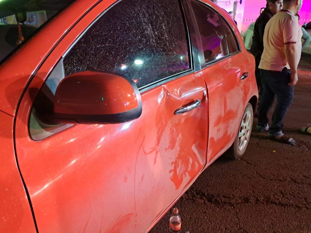 Carro con el que chocó Jesús Francisco tras una accidente en Culiacán