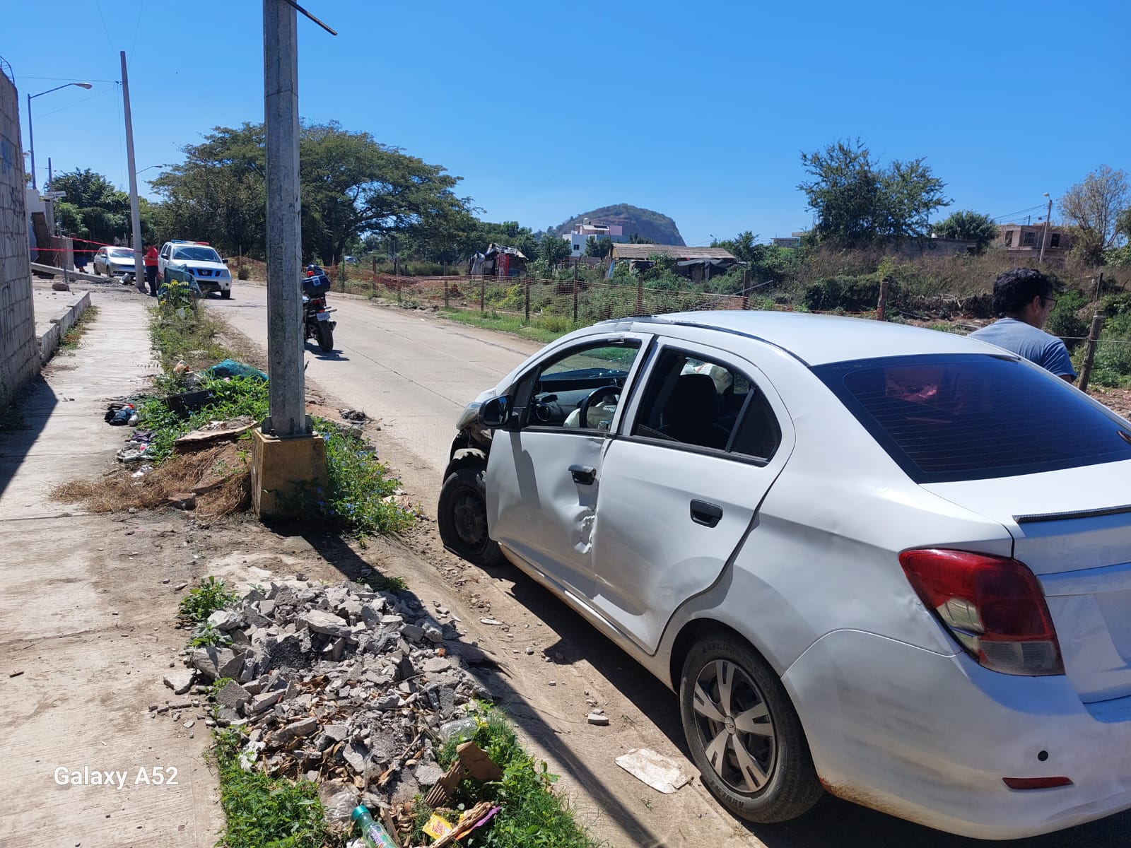 Carro que conducía Francisco quedó chocado del lado del piloto tras un accidente en Mazatlán