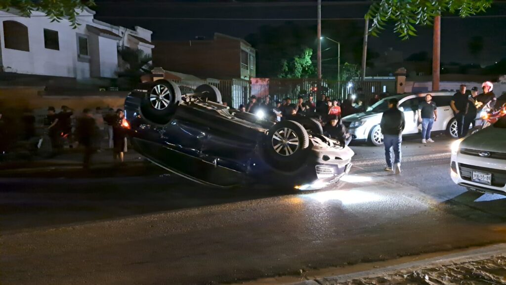 El accidente ocurrió sobre la avenida Álvaro Obregón, al sur de Culiacán.
