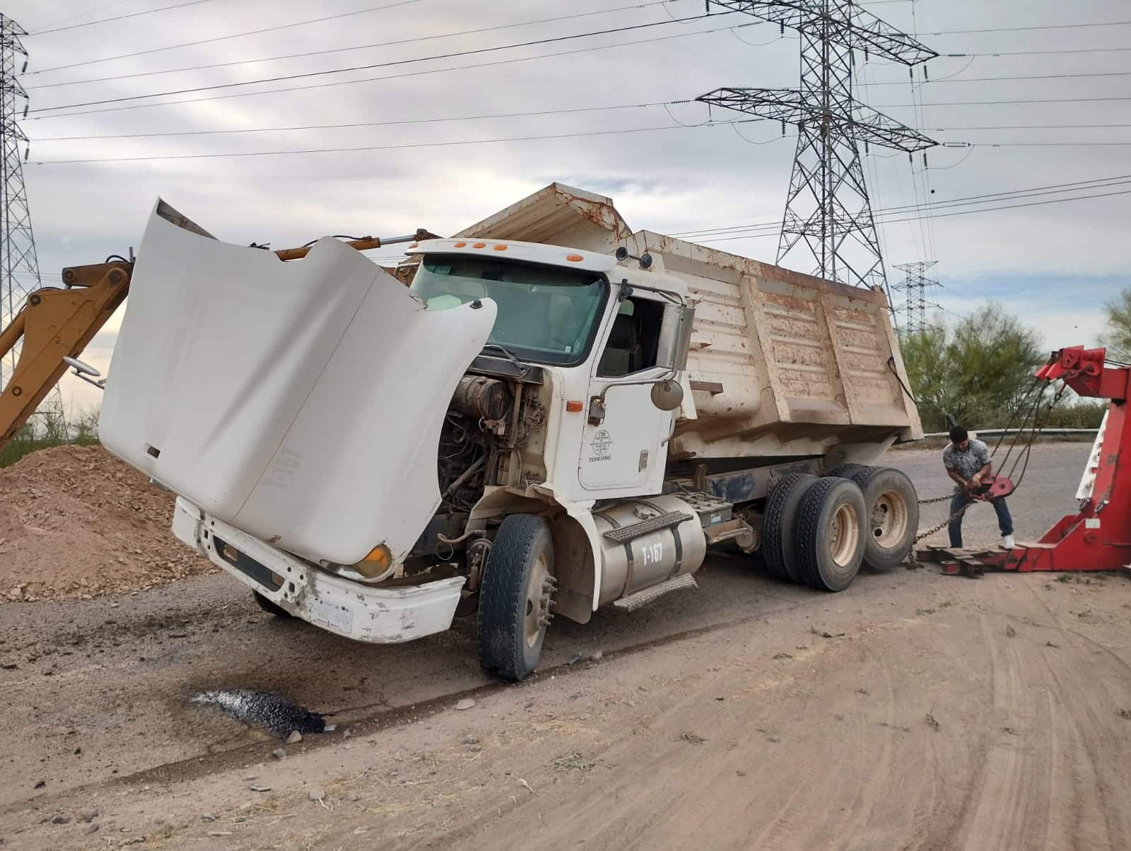 Dompe sufre falla mecánica en Los Mochis