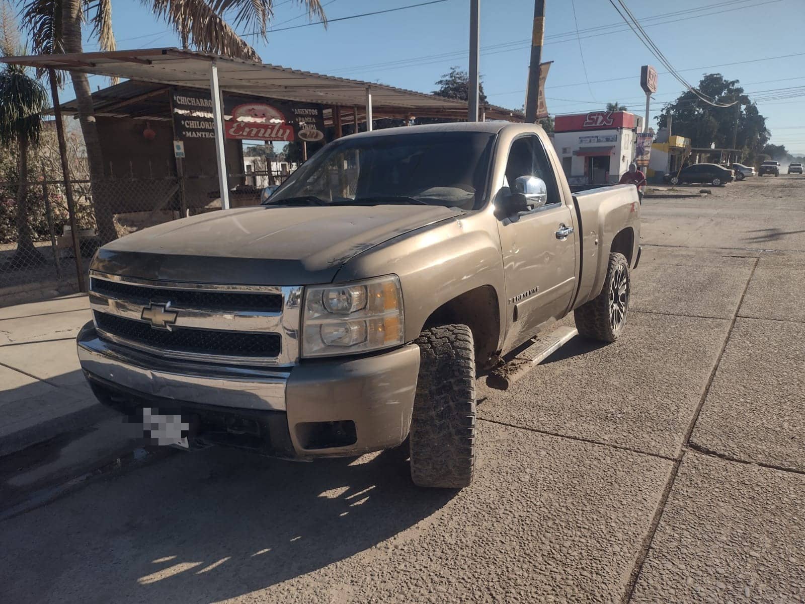 La mujer fue embestida por el conductor de una camioneta.