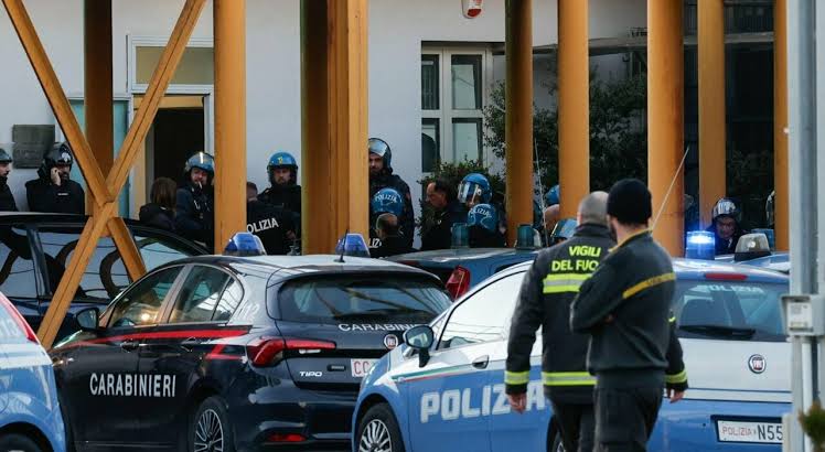 Acuchilló a tres personas en París; detienen a sujeto de 32 años