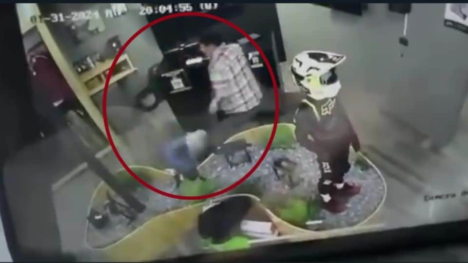 Empleada revela que agresión en tienda deportiva fue por confusión con unas facturas