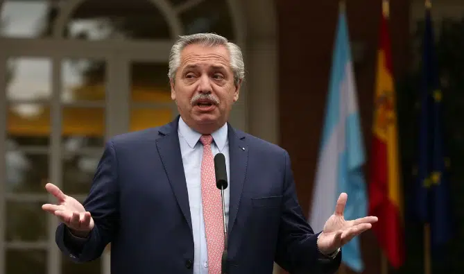 Imputan al expresidente argentino Alberto Fernández