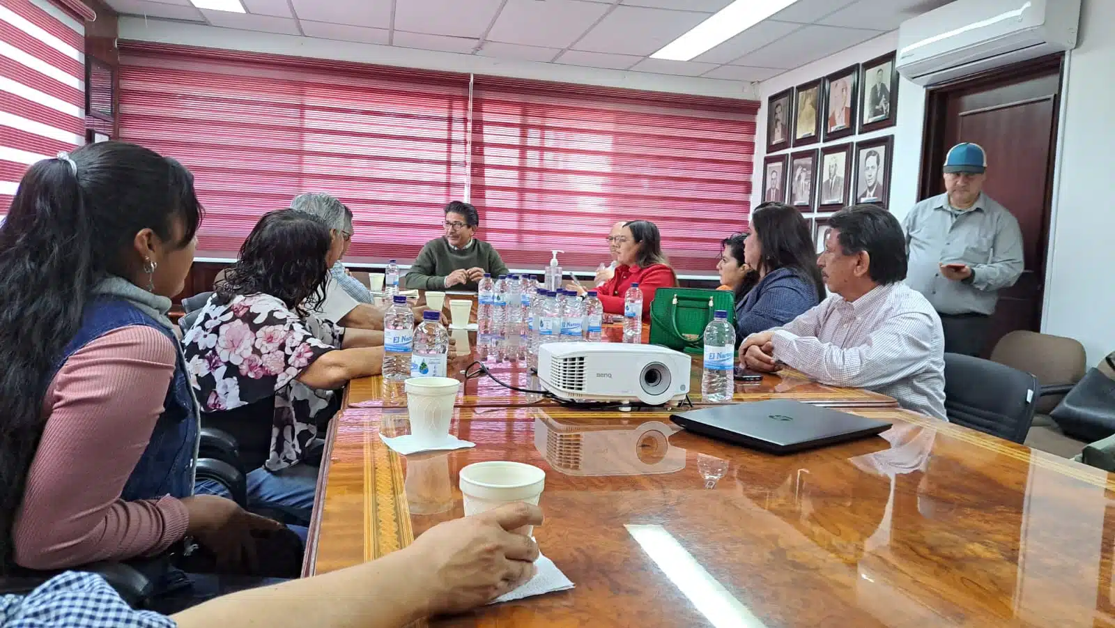 Alcalde de Guasave en Cabildo con los integrantes de la Coordinadora Estatal por la Defensa al Derecho Humano a la Vivienda
