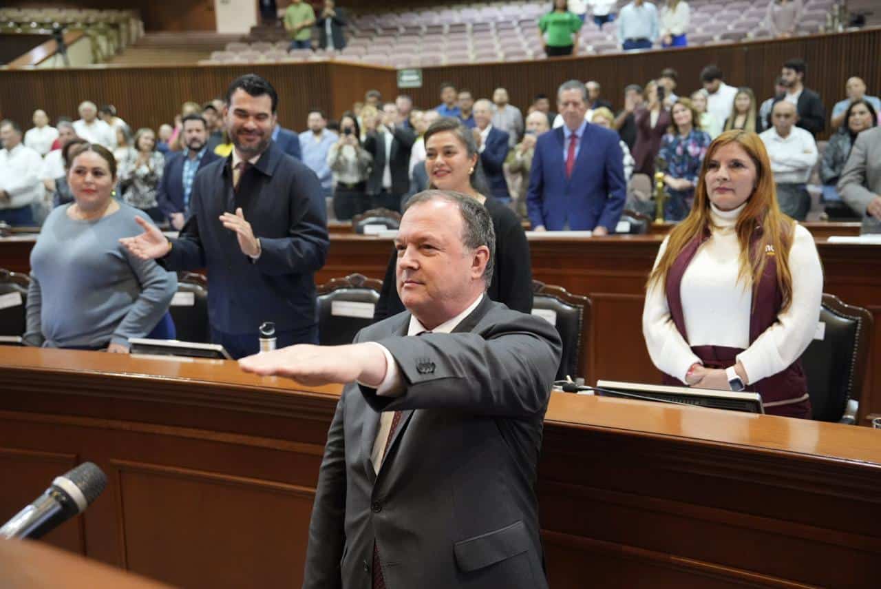 Gerardo Hervás Quindos rindió protesta como presidente municipal sustituto de Ahome.