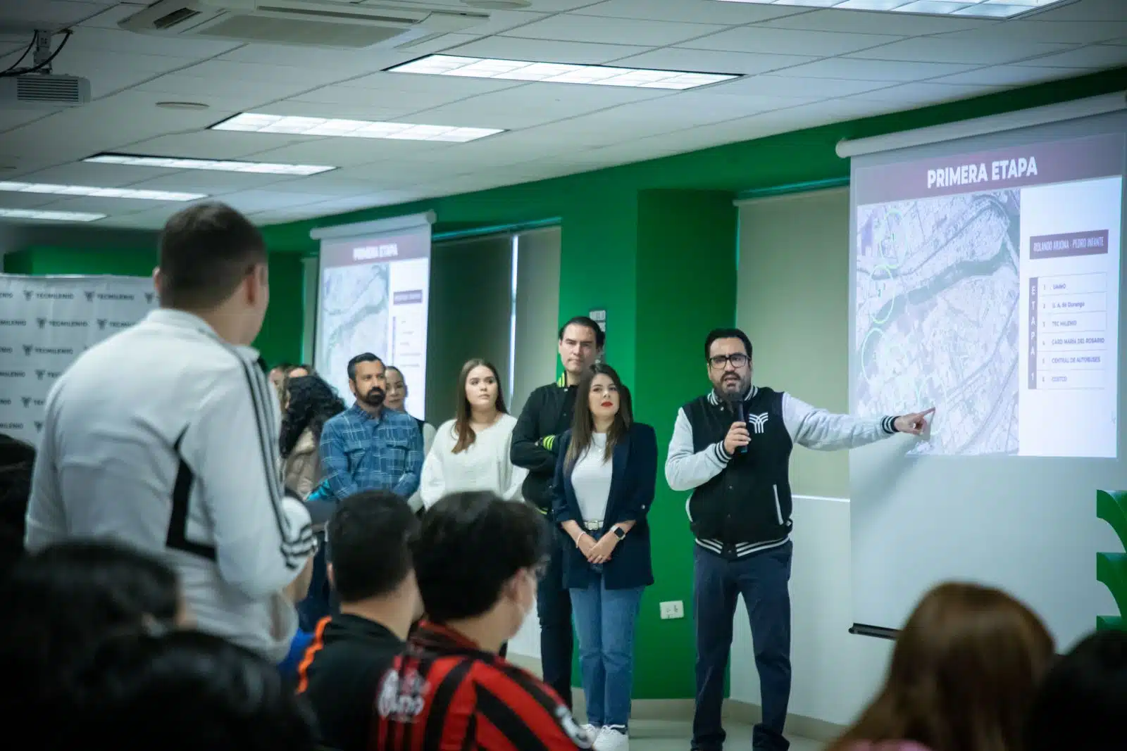 Alcalde Juan de Dios Gámez Mendívil, presenta proyecto de ciclovías a estudiantes de Tecmilenio.