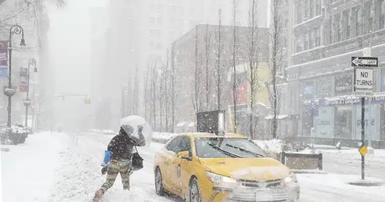 Alerta en Nueva York por tormenta que podría dejar hasta 20 centímetros de nieve