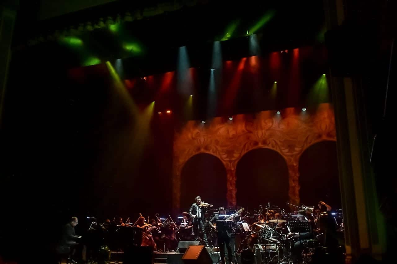 El violinista canadiense Alexandre Da Costa en la Velada de las Artes en el Teatro Ángela Peralta de Mazatlán