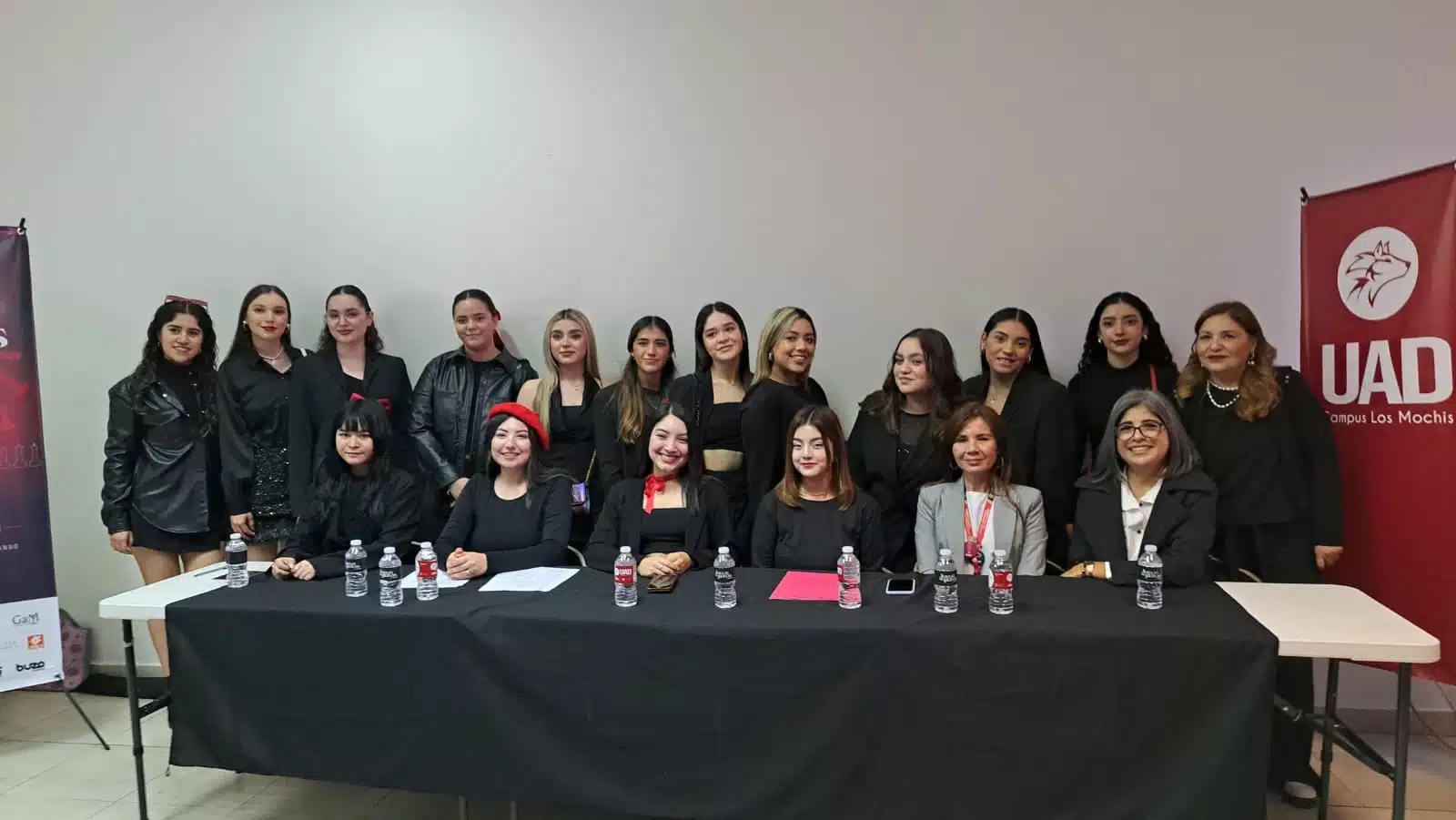 Alumnas y maestras de la UAD