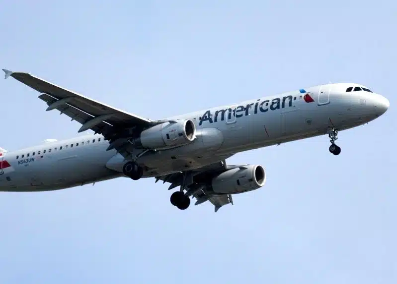 Avión de American Airlines en pleno vuelo