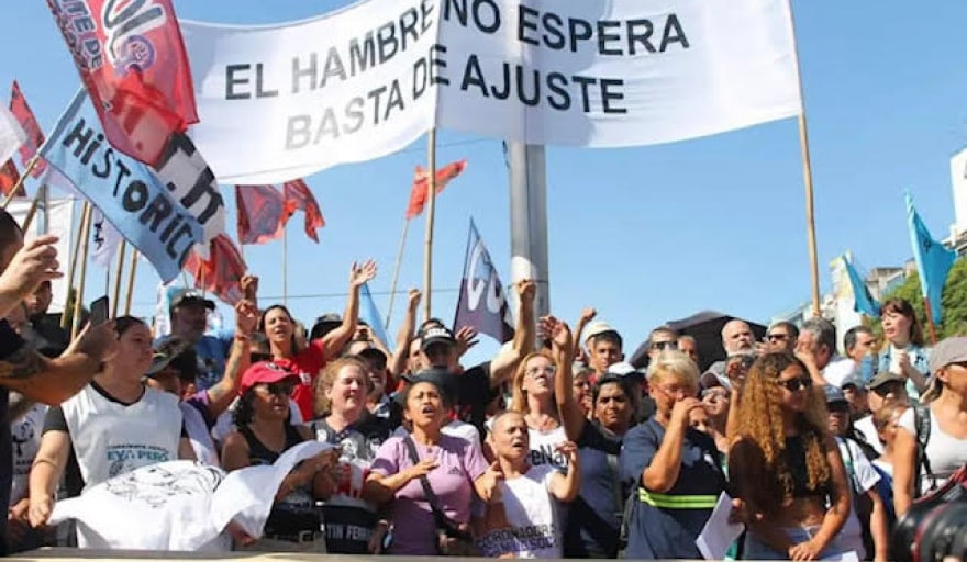 Argentinos protestan por falta de alimentos en comedores comunitarios