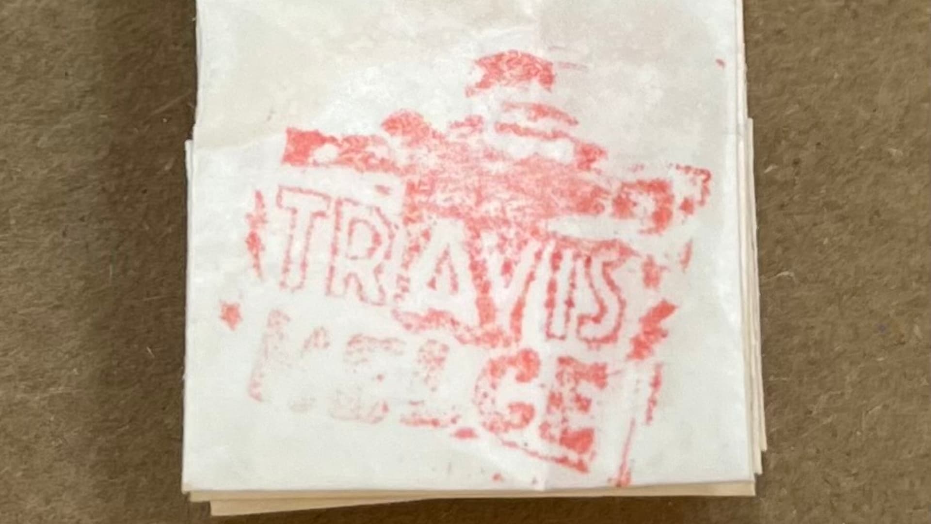 Aseguran fentanilo encontrado en bolsas con imagen de Travis Kelce, tras Super Bowl LVIII
