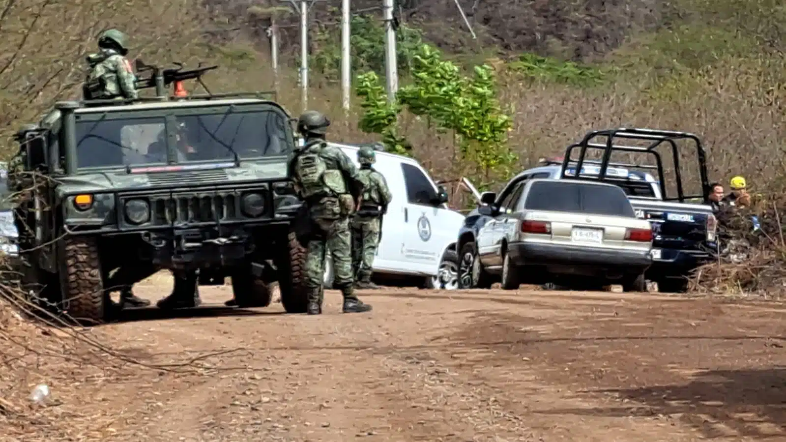 El cuerpo fue hallado sobre una brecha de terracería cerca de un parque acuático ubicado al sur de Culiacán.