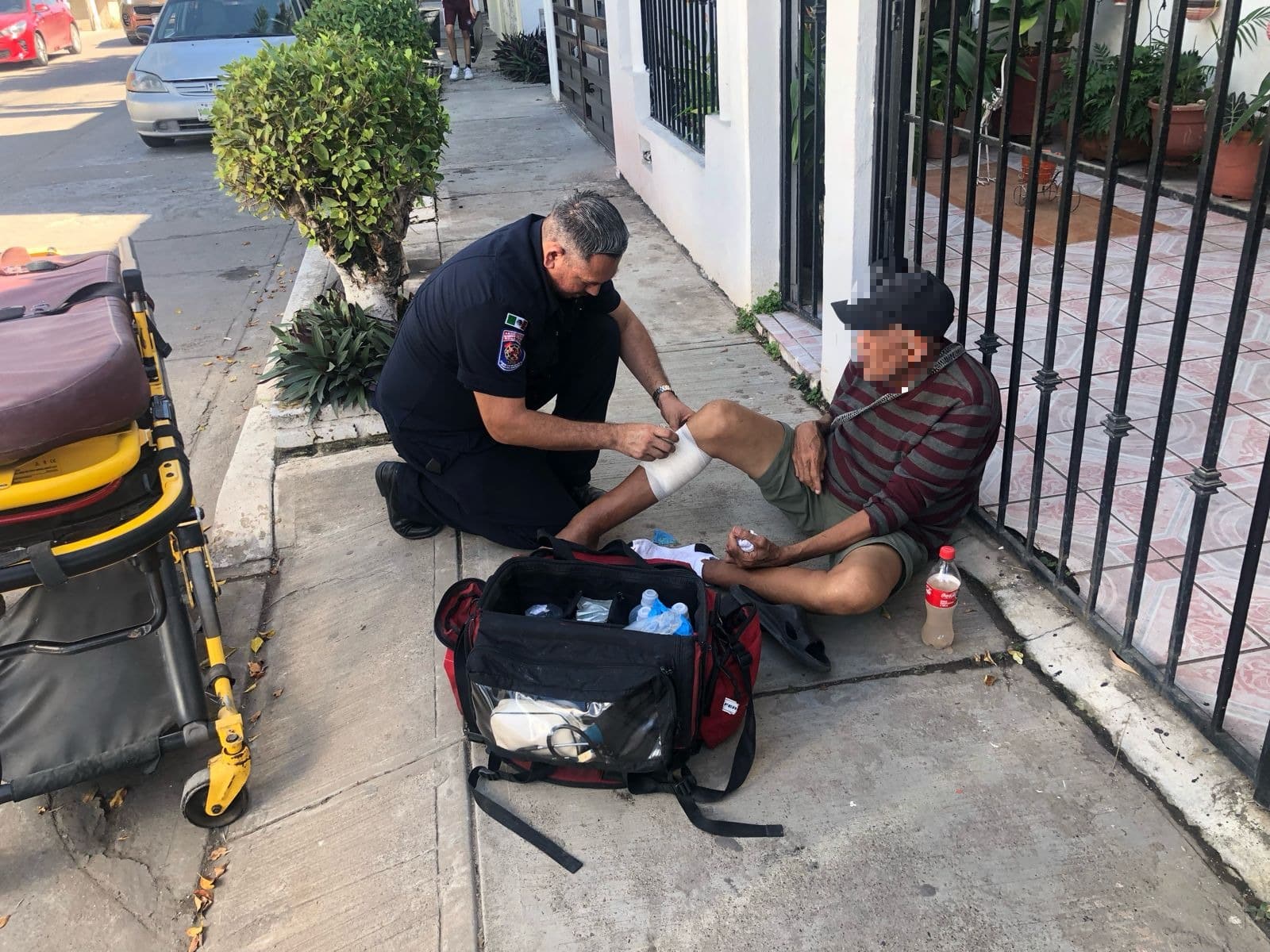 Bomberos Veteranos Mazatlán auxiliaron a la persona lesionada.