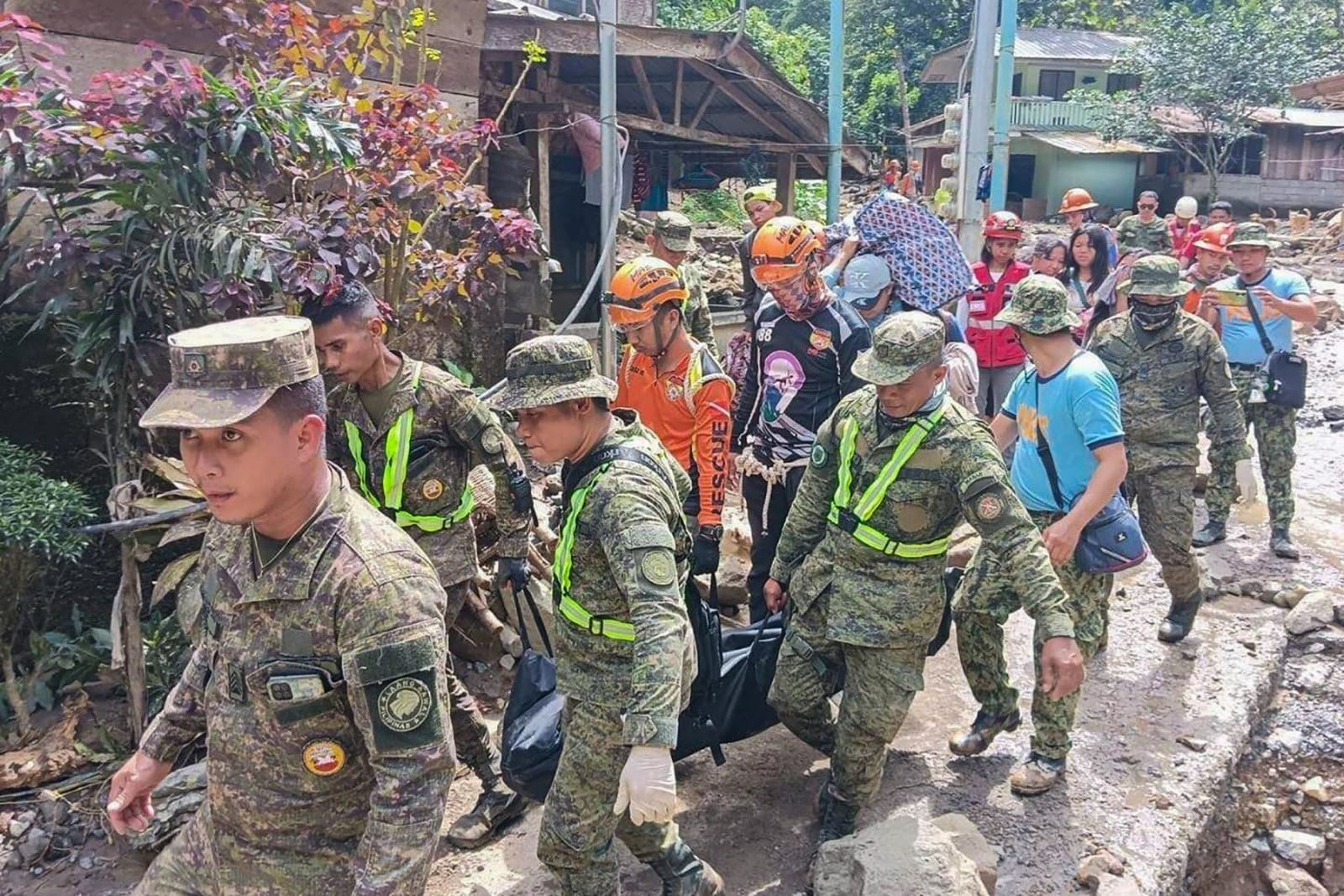 Aumenta a 54 las víctimas por deslizamiento en aldea de Filipinas