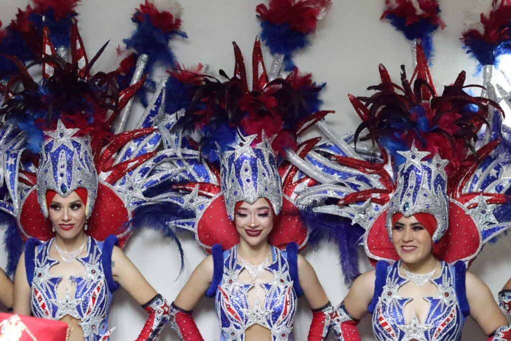 Bailarinas e integrantes del Circo Americano