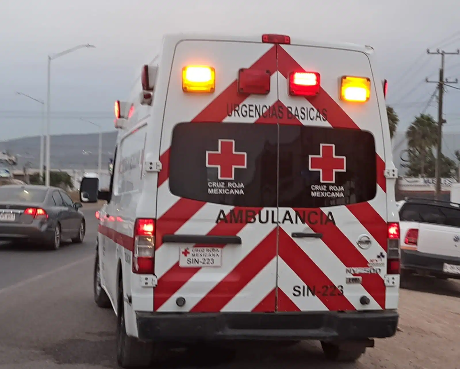 El herido fue trasladado a la ciudad de Culiacán y fue ingresado al Hospital General.