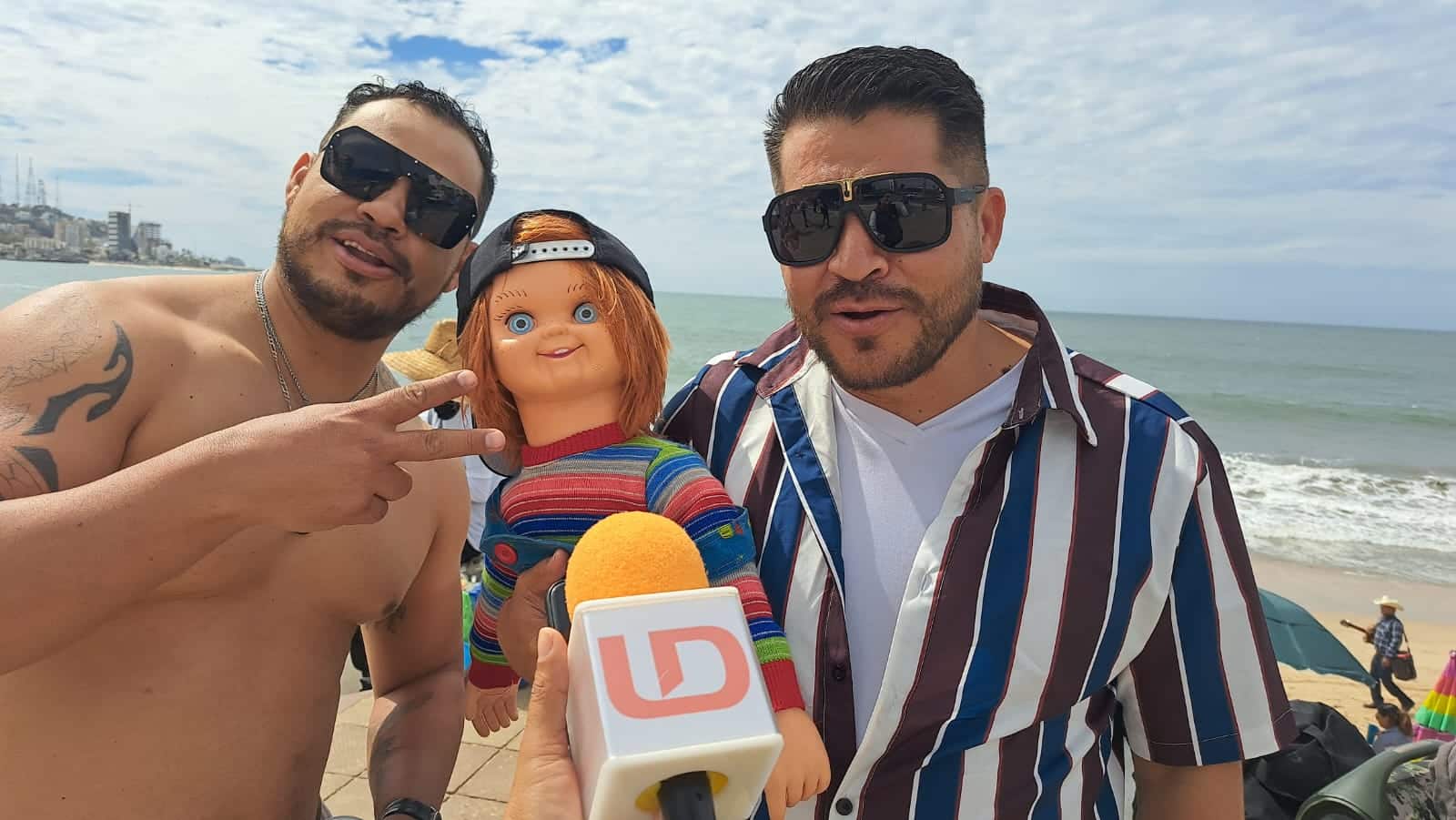 Turistas de Jalisco disfrutan el ambiente de Carnaval en Mazatlán