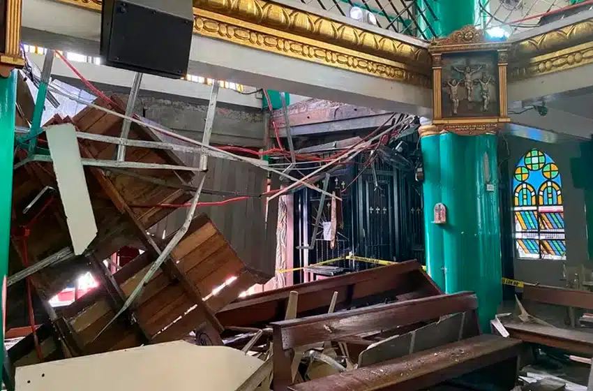 Cae balcón en plena misa en Filipinas; hay un muerto y 53 heridos