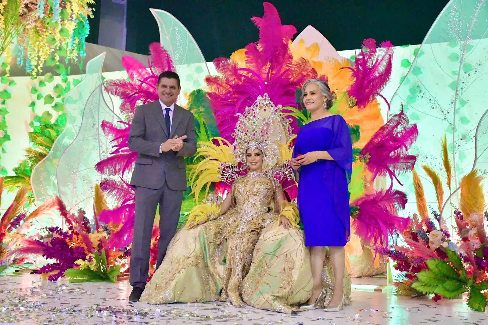 Marla Guadalupe fue coronada como la Reina de los Juegos Florales del Carnaval Guamúchil 2024