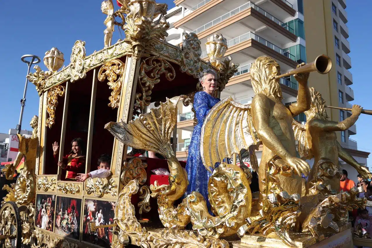 Carruaje para el primer desfile del Carnaval de Mazatlán