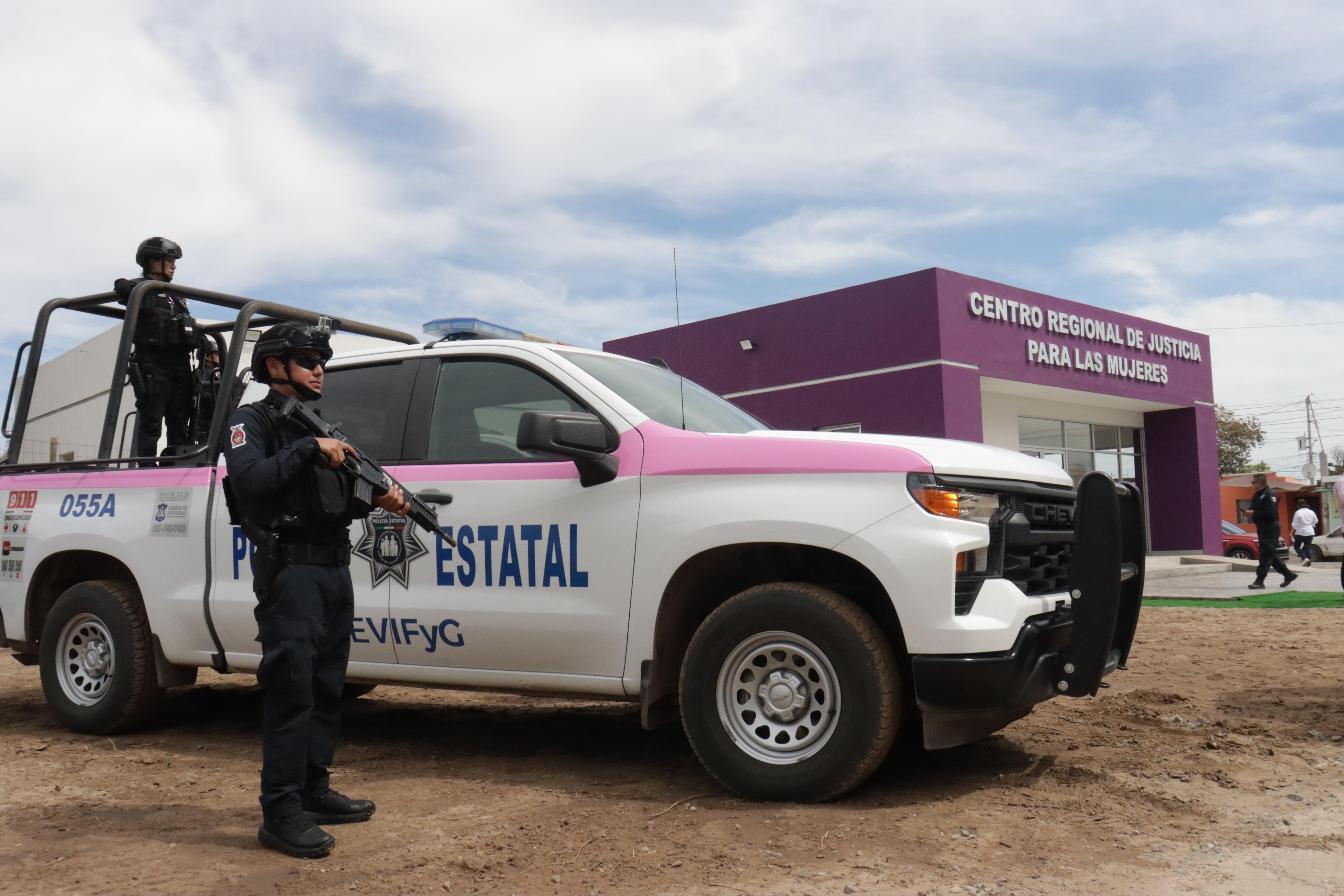 Patrulla de la Policía Estatal afuera del Centro Regional de Justicia para las Mujeres Zona Norte