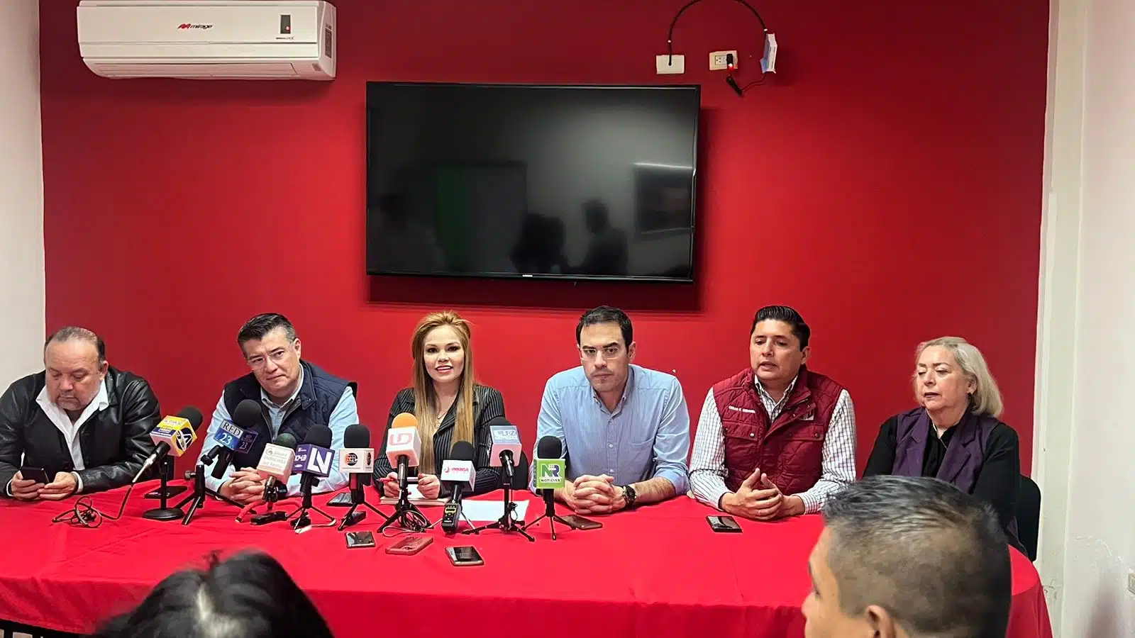 César Emiliano Gerardo Lugo en rueda de prensa