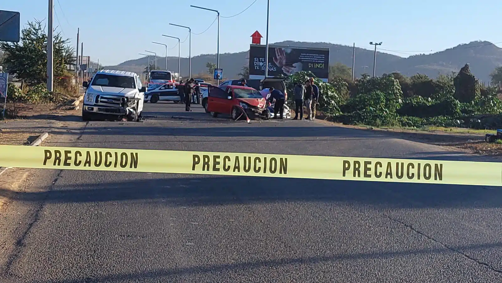 Choque entre un auto y una camioneta en Mazatlán