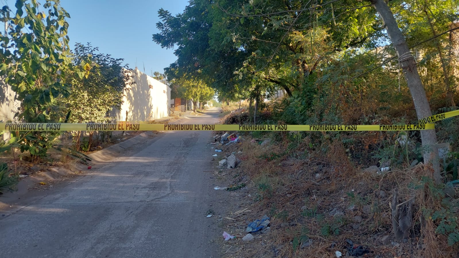 Cinta amarilla delimitando la zona