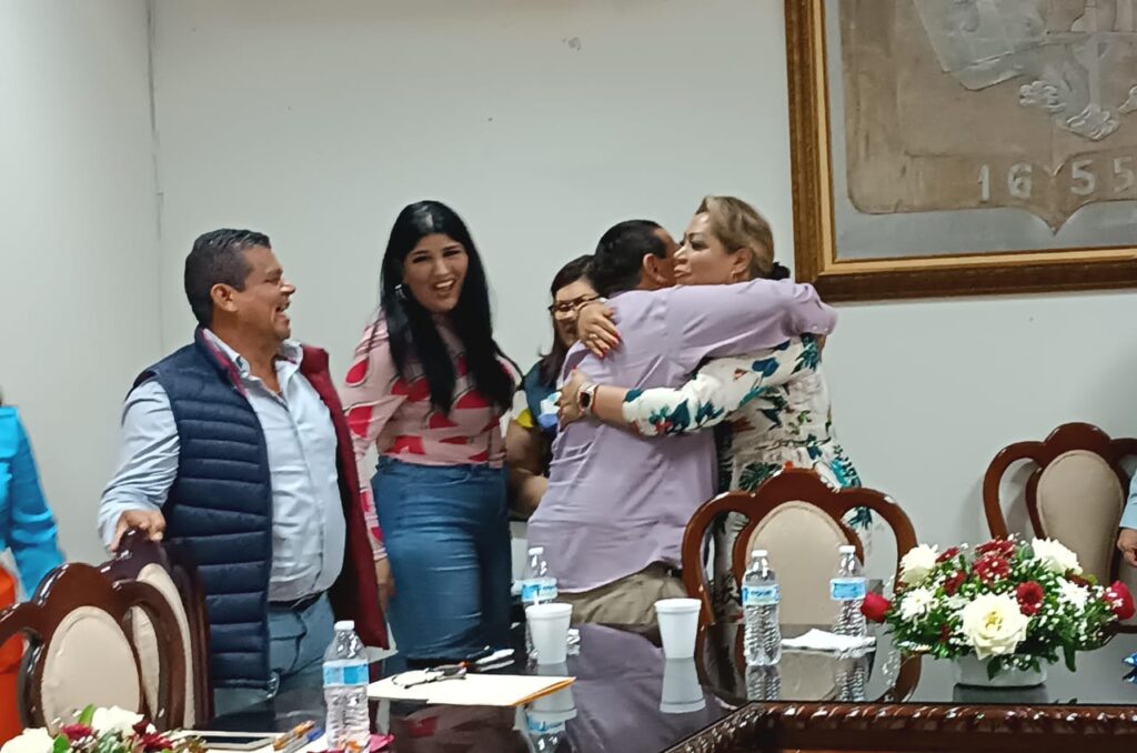 Claudia Liliana Valdez presenta su renuncia a la alcaldía de El Rosario