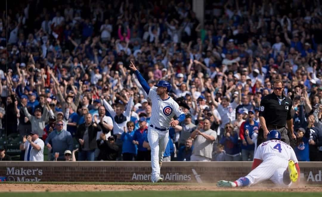 Cody Bellinger en el campo de beisbol