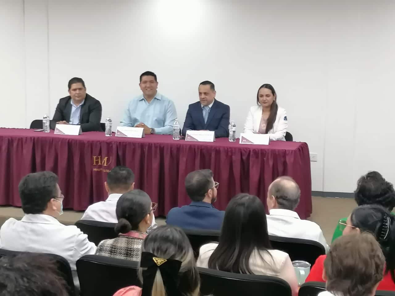 Representantes del Hospital de la Mujer