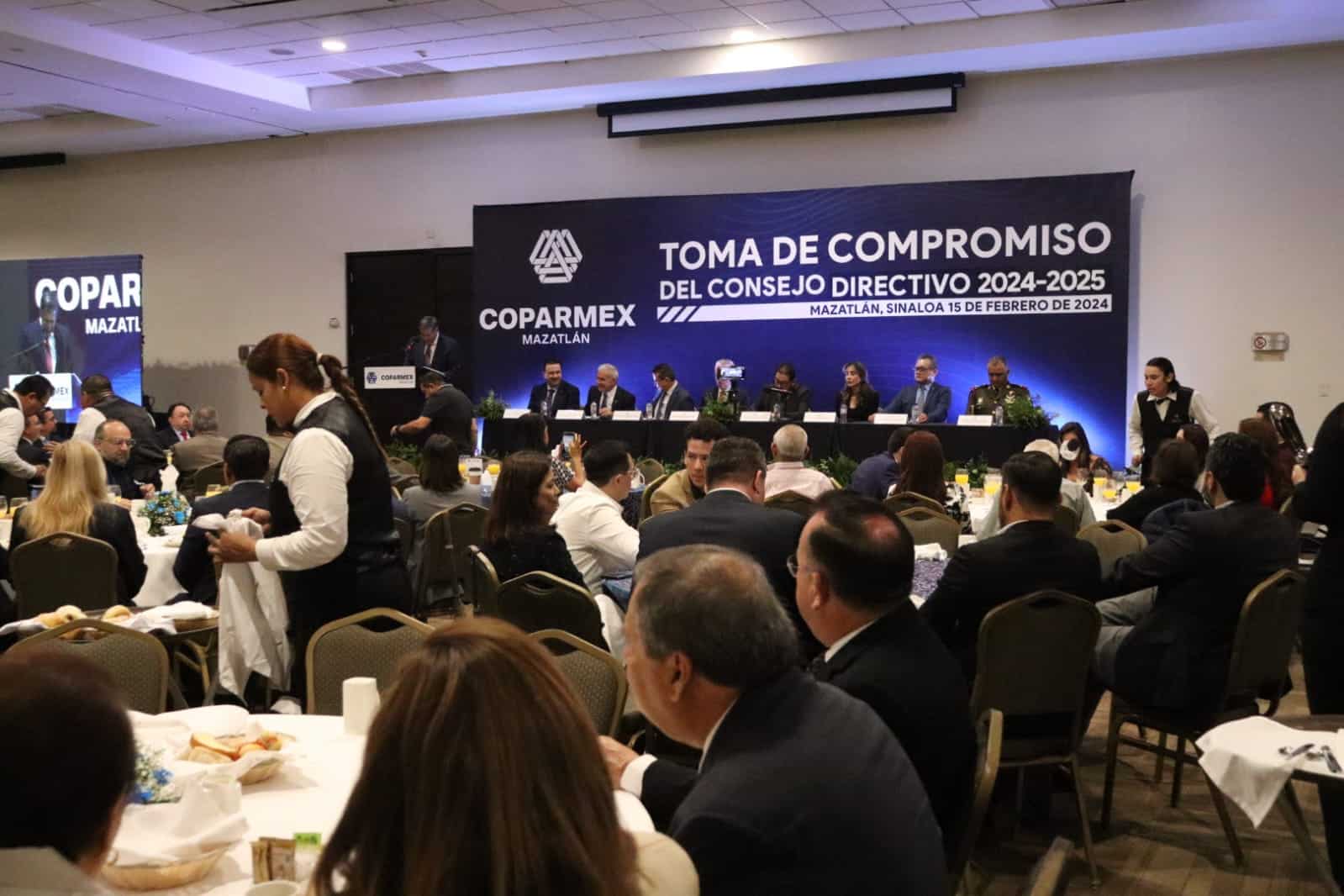 Personas en el evento de la dirigencia de Coparmex en Mazatlán