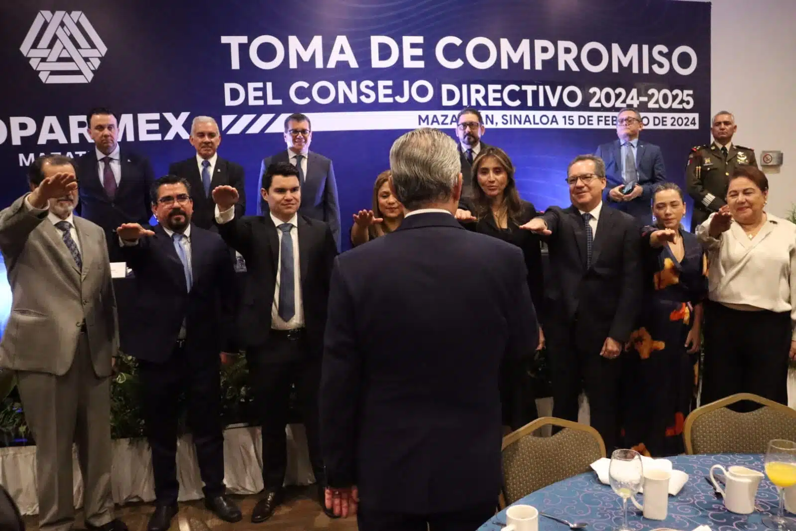 Personas en el evento de la dirigencia de Coparmex en Mazatlán