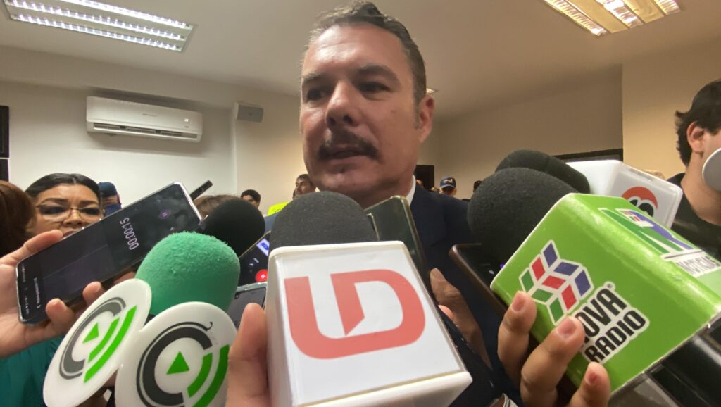 Dalvingh Iturríos Corrales en entrevista con los medios de comunicación tras asumir su nuevo cargo como secretario del Ayuntamiento de Ahome