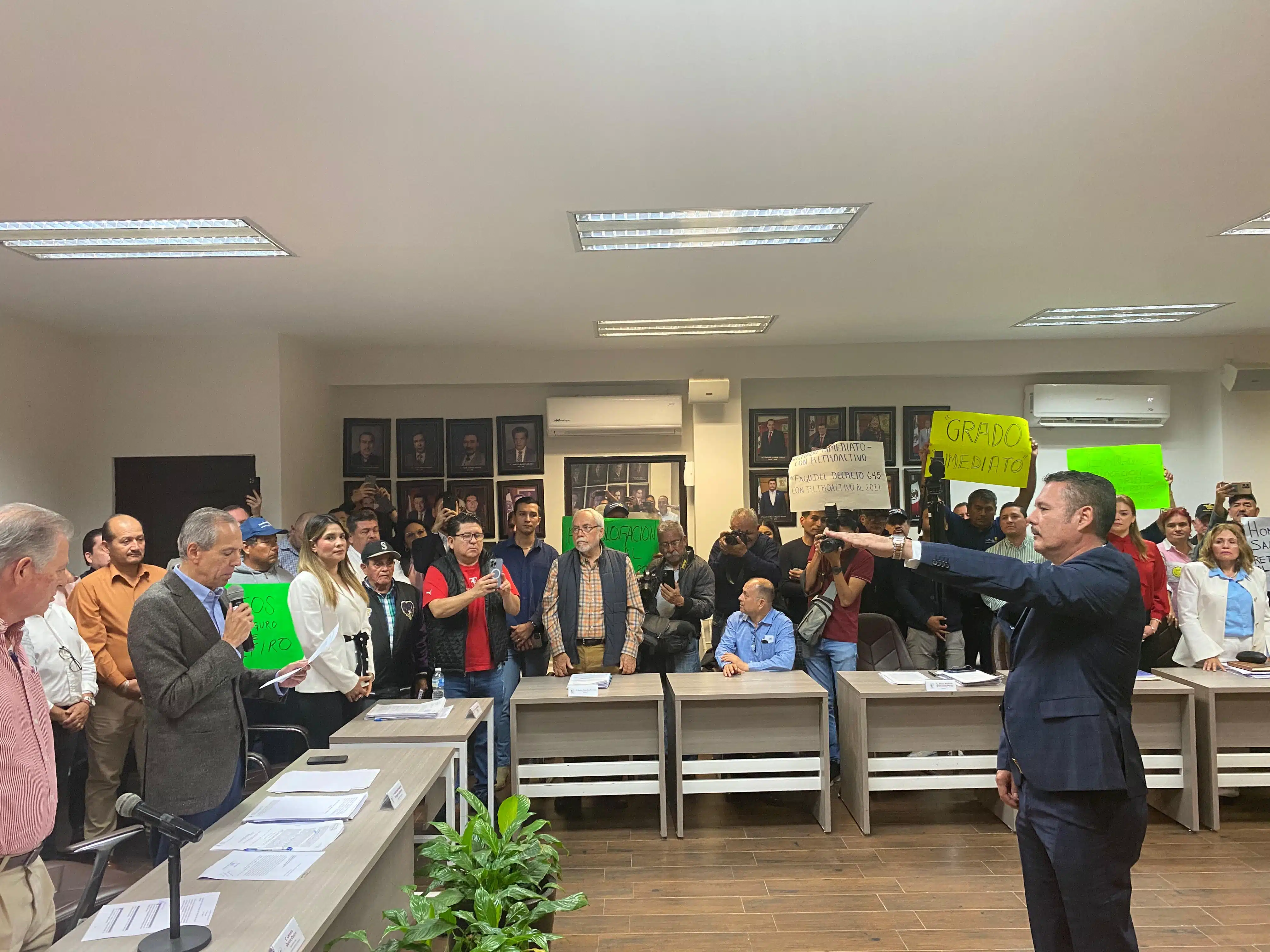Dalvingh Iturríos Corrales en la toma de protesta como nuevo secretario del Ayuntamiento de Ahome