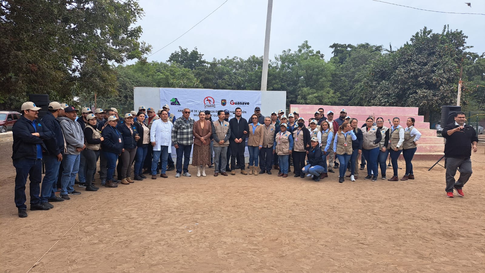 Campaña de descacharrización para evitar el mosco del dengue en Guasave
