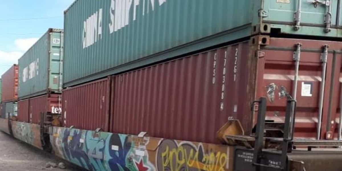 Detectan y rescatan a 35 migrantes que se trasladaban en vagones de un tren de Sonora