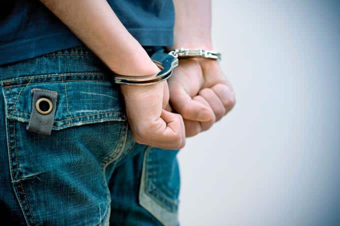 Detienen a menor en Madrid por apuñalar a turista mexicano